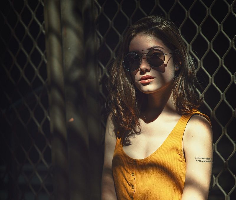 Lentes para mujer con cara ovalada y cachetes que favorecen su rostro