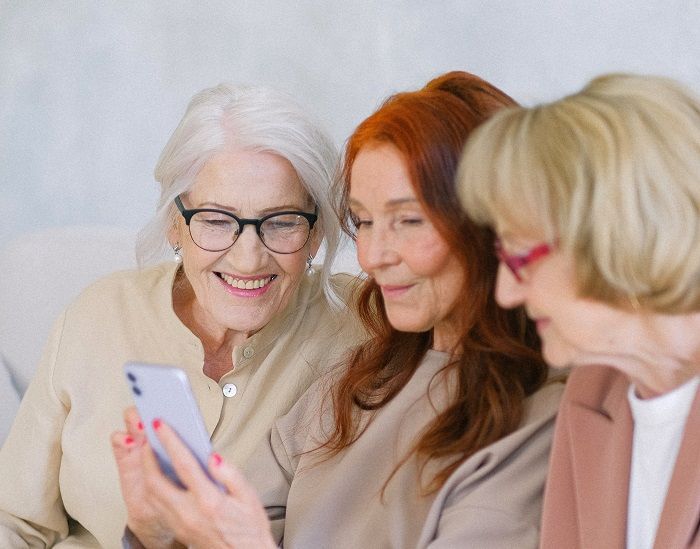 Diagrama explicativo de qué es la presbicia y cómo afecta al cristalino