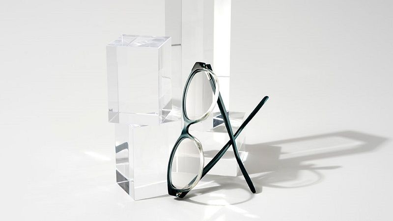 Armazón Calvin Klein con diseño minimalista